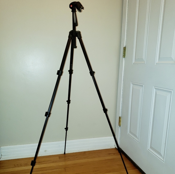 Canon EOS Rebel T3i Camera Bundle - Picture 2 of 8